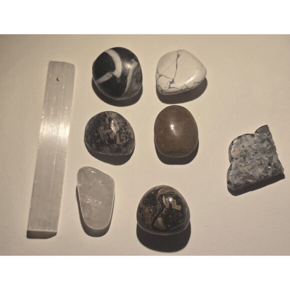 Other - LOT OF 7 CRYSTALS Beautiful